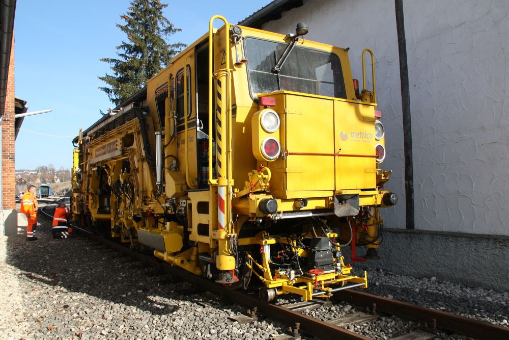 Stopfmaschine auf Tieflader (Gr&ouml;&szlig;e ca. 147 kb)