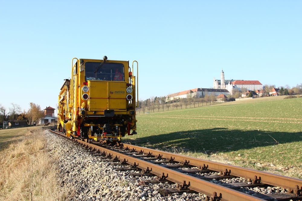 Stopfmaschine auf Tieflader (Gr&ouml;&szlig;e ca. 144 kb)