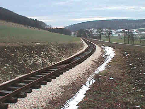Streckenabschnitt ca. 200 m vom Bahnhof Neresheim (20 Kb)