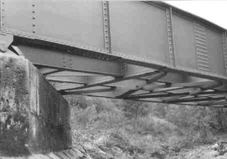 Die Egaubrücke von unten (13 Kb)