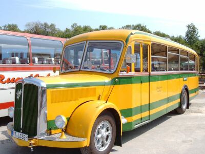 Saurer Bus aus der Schweiz (Größe ca.28 Kb)