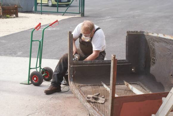 Entrosten der K&uuml;erverkleidung (Gr&ouml;&szlig;e ca. 29 kb)