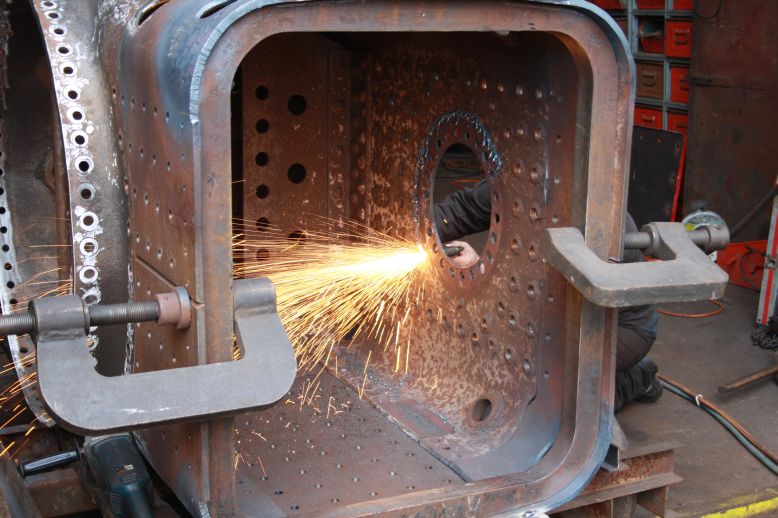 Feuerb&uuml;chse (Gr&ouml;&szlig;e 77 Kb)