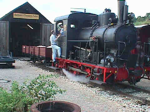Lok 12 unter Dampf (Größe 21 Kb)