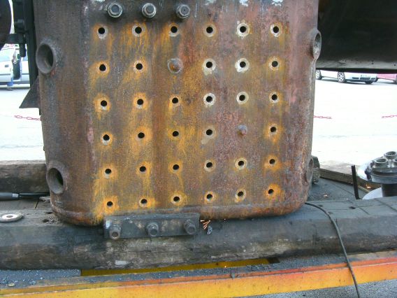 Entfernte Stehbolzten (Gr&ouml;&szlig;e 50 Kb)