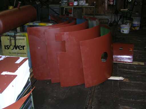 Die Kesselverkleidung grundiert (Gr&ouml;&szlig;e 50 Kb)