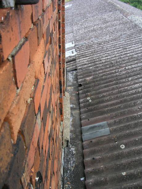 Kehle vor Abdichtung (Gr&ouml;&szlig;e ca 58 Kb)