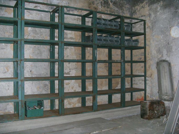 Regal im Wasserturm (Gr&ouml;&szlig;e ca 65 Kb)