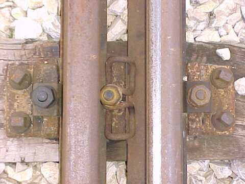 Befestigung im Detail (Größe ca. 22 kb)