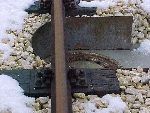 Schachtring im Gleis (38 Kb)