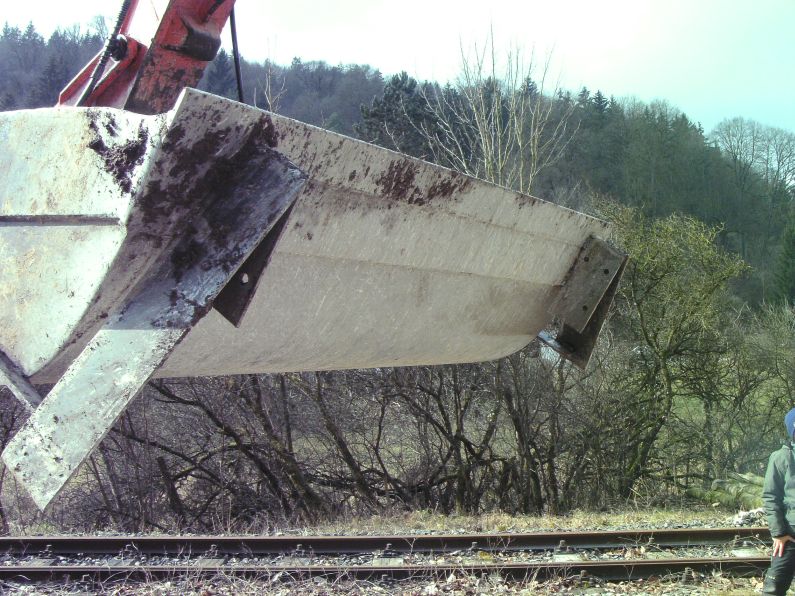 Umgebaute Baggerschaufel (Größ 124 kb)