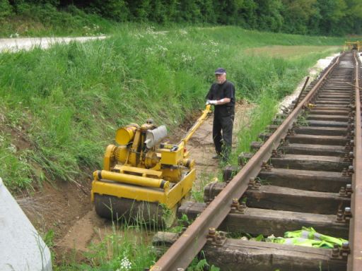 Verdichten mit der Rüttelwalze (Größe ca. 47kB)