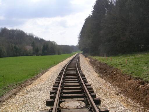Das Gleis hinter der S&aumml;gmühle, Blickrichtung Dischingen (Größe ca. 33kB)