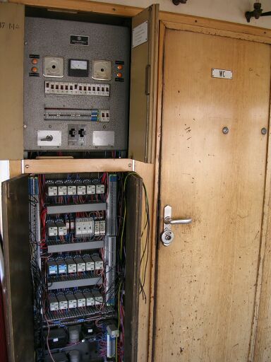 Der Schaltschrank in der Übersicht (Größe ca. 41 kb)