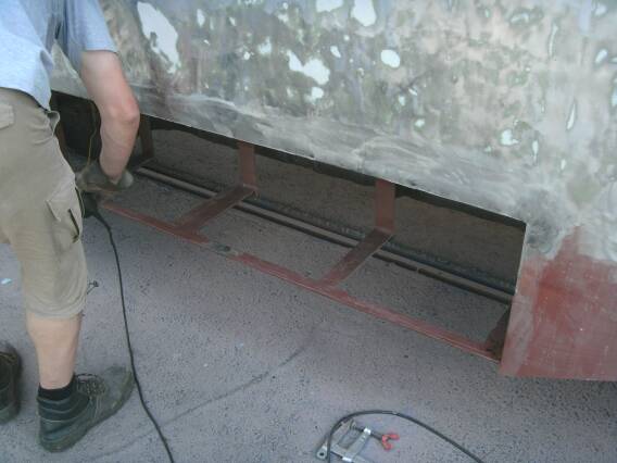 Halterung des Batteriekastens (Größe ca. 28 kb)