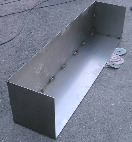 Der neue batteriekasten im Bau (Größe ca. 27 kb)