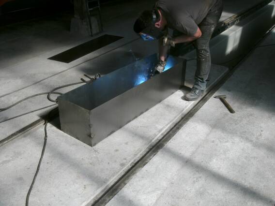 Schweissen des neuen Batteriekastens (Größe ca. 26 kb)