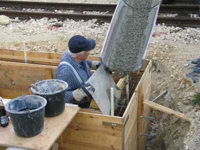 der Beton kommt (Größe ca. 27 kb)