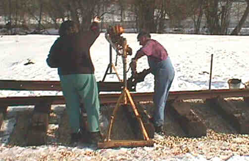 Vorr&uuml;cken der Schienen (18Kb)