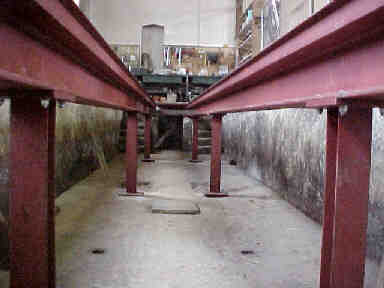 St&auml;nderkonstruktion von unten (10 Kb)