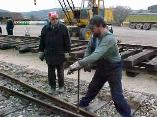 Schrauben l&ouml;sen (12 Kb)